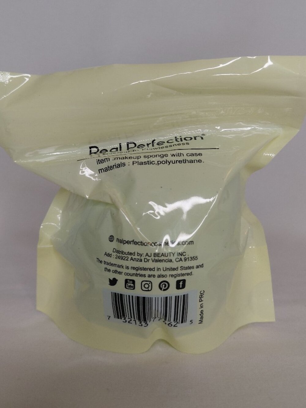 Real Perfection - Sponge + Case - Picture 5 of 7